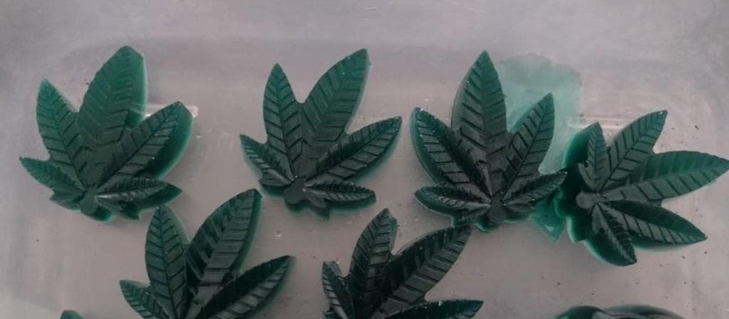 Busco dos chicas si son amigas mucho mejor