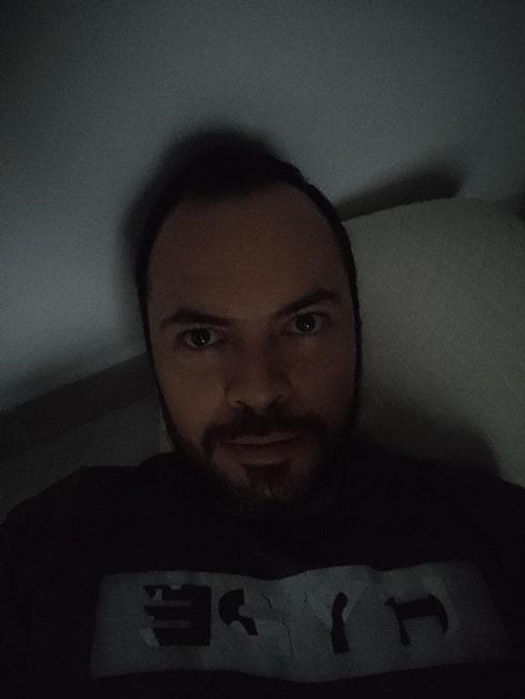 OFREZCO AYUDA ECONÓMICA A CAMBIO DE ENCUENTRO SEXUAL