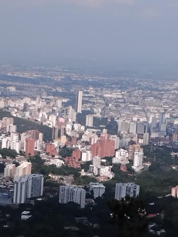 Busco mujer virgen doy ayuda economica