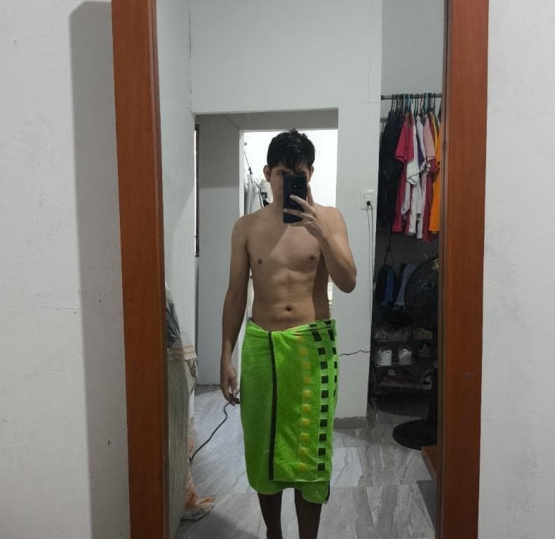 Joven dotado para mujer arrecha o pareja