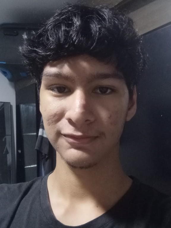 Busco chica liberal o nudista para relación yo moreno alto